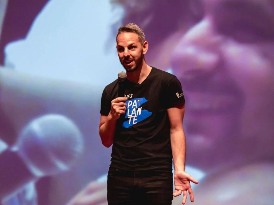 Social Comedy: NO CRUCES LOS BRAZOS · DAVID CEPO